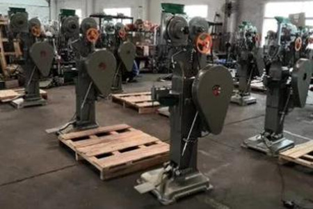 如何選擇合適的鉚釘機(jī)鉚頭？